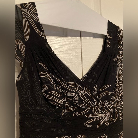 Ann Taylor size 4 silk stunning dress - Picture 2 of 10